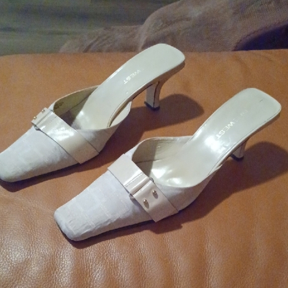 💫Nine WEST Women's Cream Heeled Mules - Picture 12 of 12
